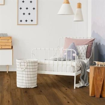 Parkett Boston Landhausdiele Eiche gealtert astig handgehobelt geräuchert geölt Thede & Witte 