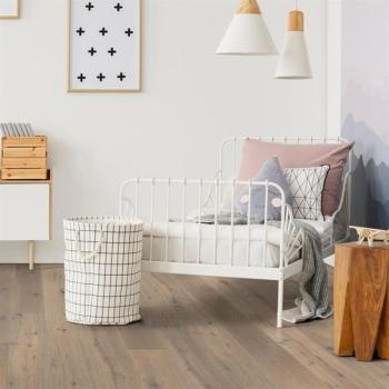 Parkett Boston Landhausdiele Eiche gealtert astig handgehobelt geräuchert weiß geölt Thede & Witte 