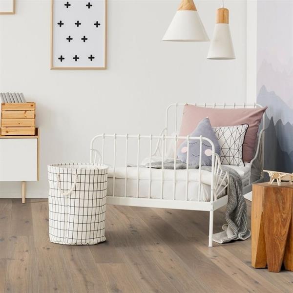 Parkett Boston Landhausdiele Eiche gealtert astig handgehobelt geräuchert weiß geölt Thede & Witte 